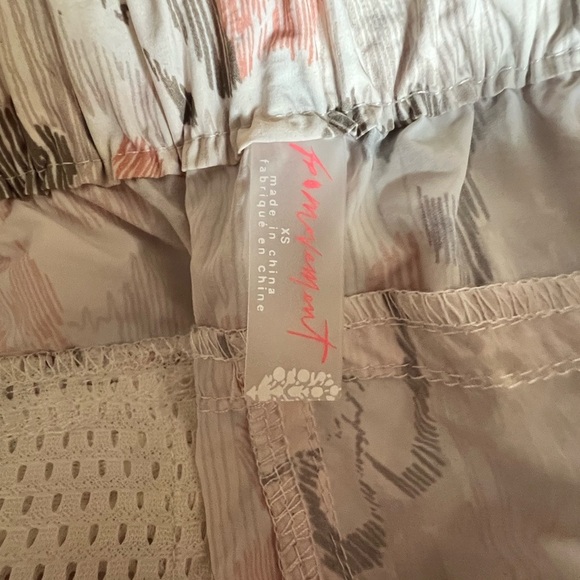 NWT FP Movement Free People into the wild Printed Mid Rise Shorts size XS - Picture 14 of 15